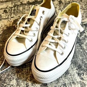 Converse Chuck Taylor All Star  - White platform - Women’s 7